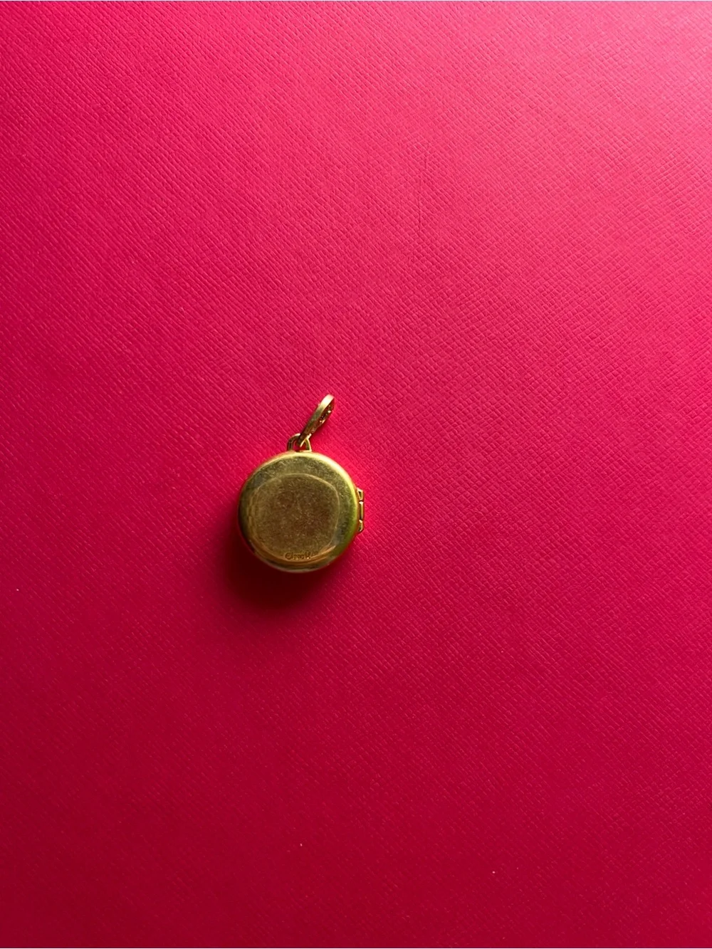 Gold Round Locket with Pearl and Black Stripes - Picture 5 of 5